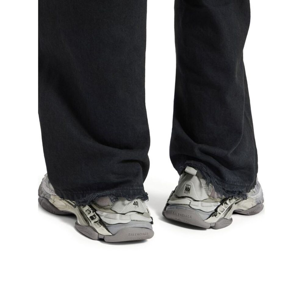 Balenciaga Men Triple S Sneaker In Grey - Picture 3 of 7